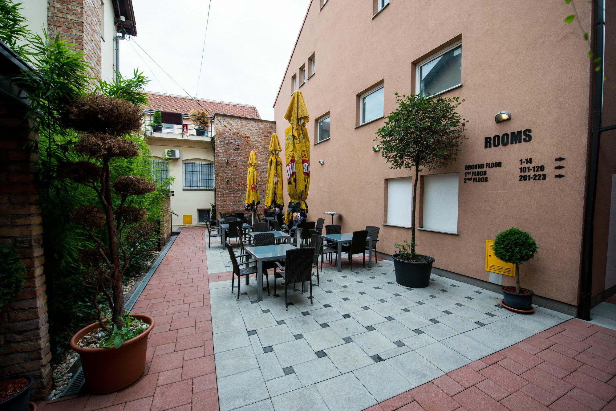 Apartemen 1000 m² dengan 21 kamar tidur dan 21 kamar mandi pribadi di Tresnjevka Zagreb Bagian luar foto