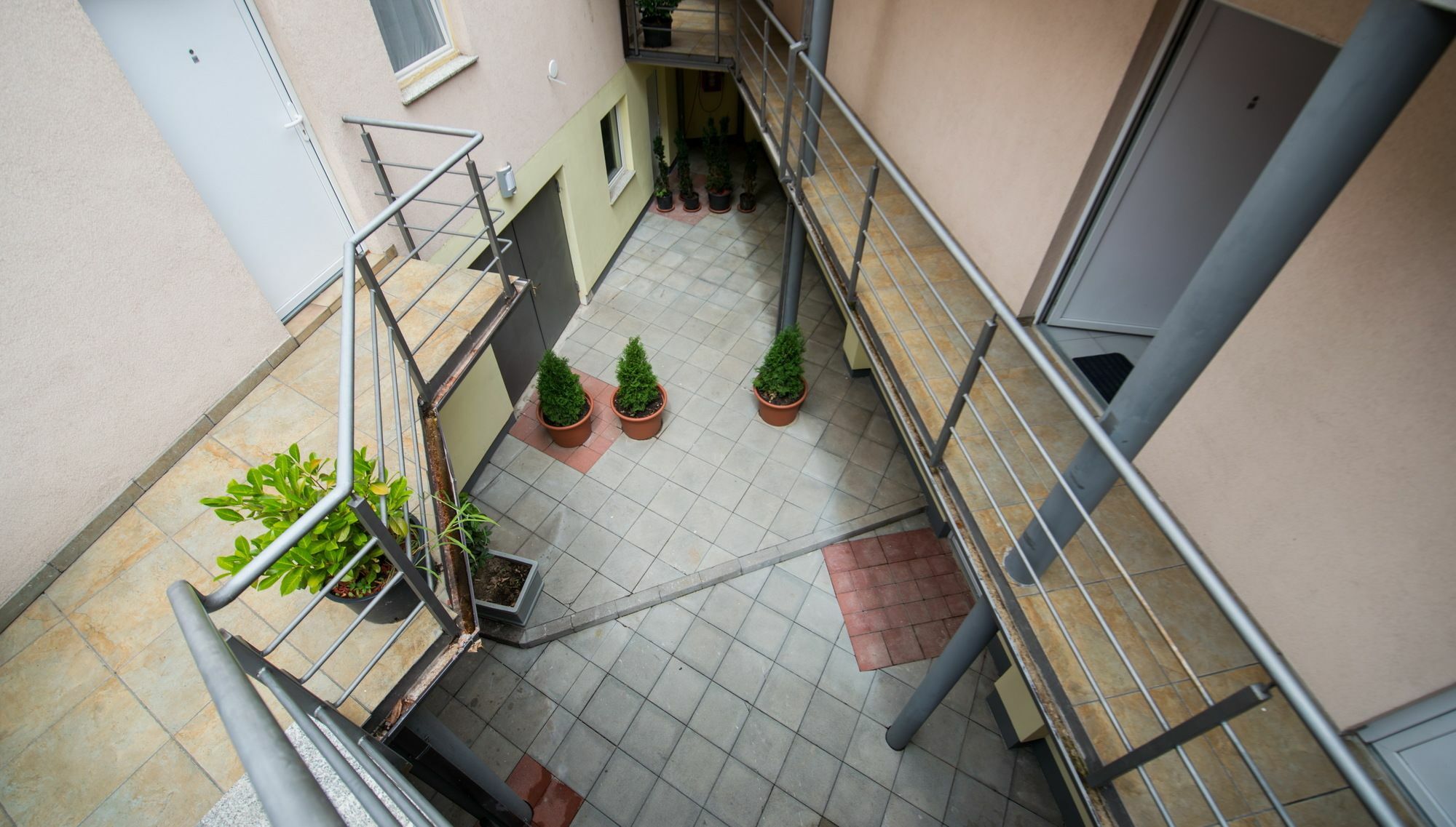 Apartemen 1000 m² dengan 21 kamar tidur dan 21 kamar mandi pribadi di Tresnjevka Zagreb Bagian luar foto